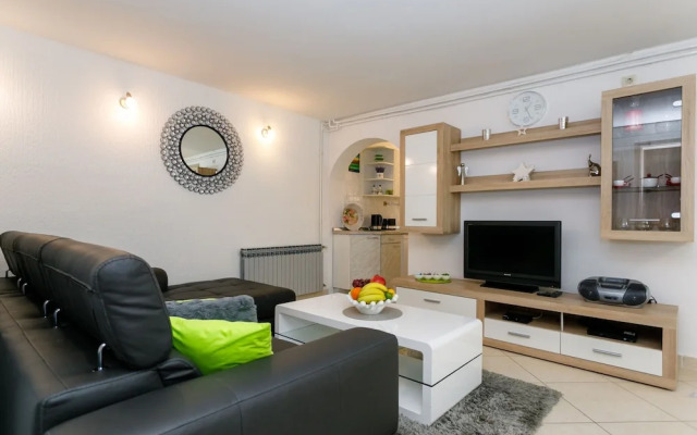 Lovely Apartment With Terrace & Garden Grill