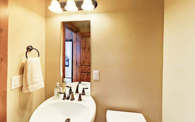 Well-Appointed Gem - 3 Br Townhouse