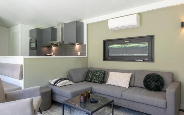 Nice Chalet With air Conditioning, in a Holiday Park at 12 km. From Eindhoven