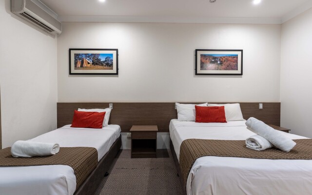 Midlander Motor Inn