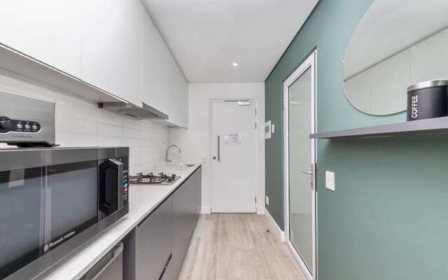 Stunning Studio Apartment With Balcony, Woodstock!