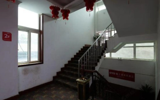 Longjing Business Hotel