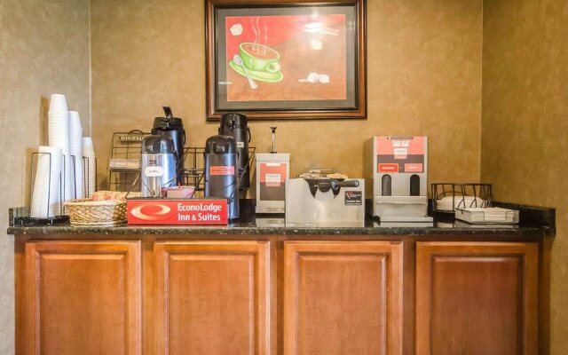 Econo Lodge Inn & Suites Evansville