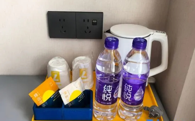 7 Days Premium Hotel (Cao County Ginza Mall Dejia Building) — 2-star hotel in Heze