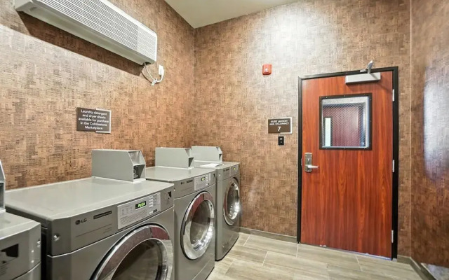 Cobblestone Hotel & Suites-Bellefontaine