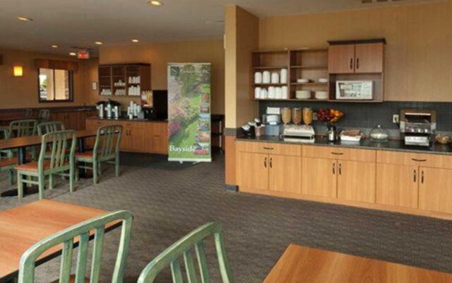 Econo Lodge & Suites