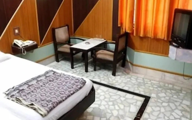 Iroomz Ashoka Comforts