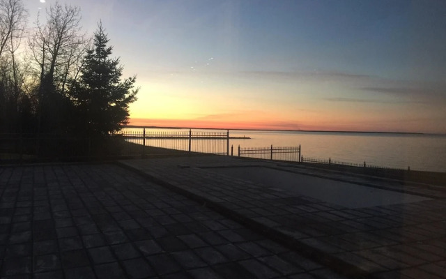 Chalet With 2 Bedrooms in Mashteuiatsh, With Wonderful Lake View