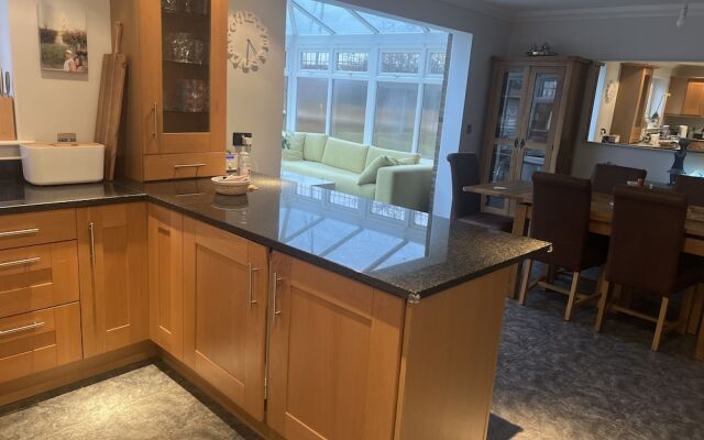 Remarkable 3-bed House in Netley Abbey Southampton