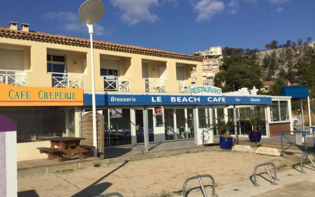 Front de mer les pieds dans l'eau