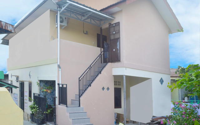 SPOT ON 91616 Kharisma Guest House