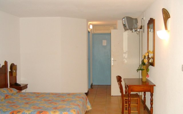 Studio in Sainte-anne, With Furnished Garden and Wifi - 100 m From the