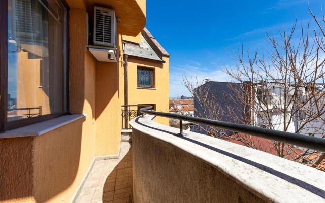 Lovely 1BD Apartment close to the Summer Theatre