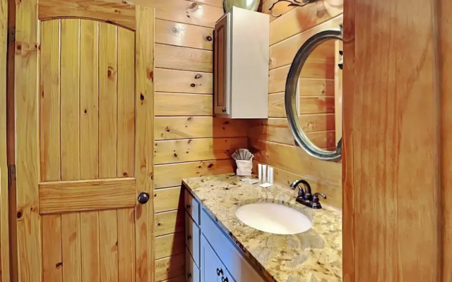 Smokey Bear Haven by Jackson Mountain Rentals