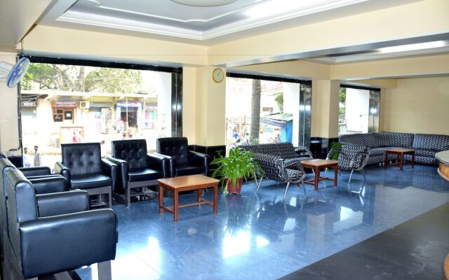 Hotel Rajhans International