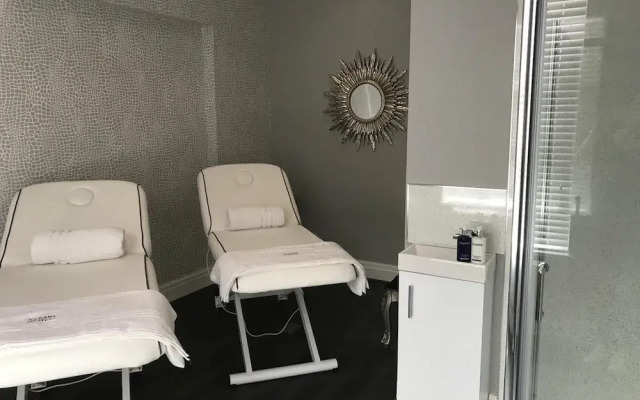 Shaw Hill Golf Resort & Spa Hotel