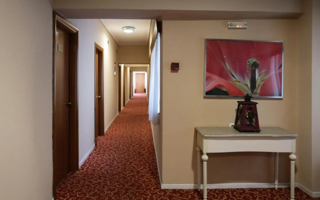 Xenophon Hotel