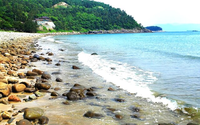 Yeosu Sea Side Pines Pension