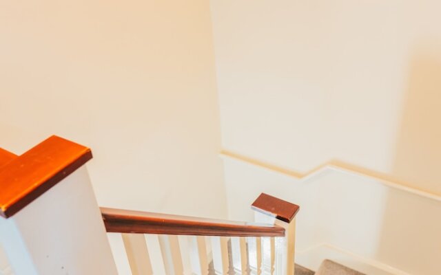 Remarkable 4-bed House in Cardiff