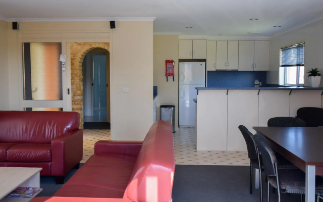 Beachway Motel & Restaurant