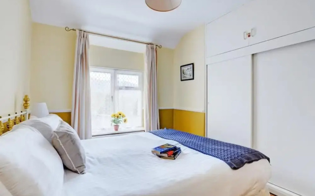 Quaint Holiday Home at Clappersgate District With Courtyard