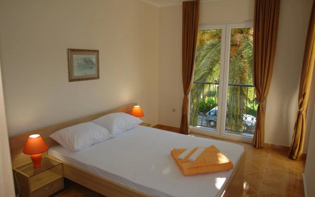 Franeta Two-bedroom Apartment, 1st Floor, Street View, No.5