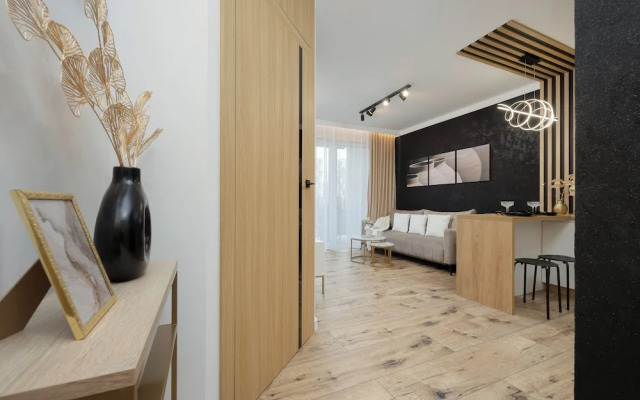 Apartment With Parking by Renters