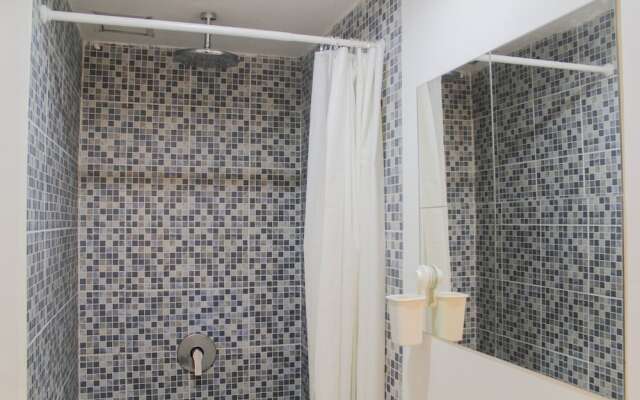 Stylish and Posh Studio Aeropolis Apartment