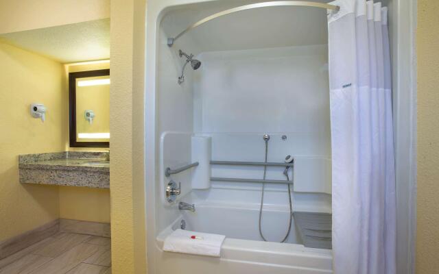 Days Inn by Wyndham Airport - Phoenix