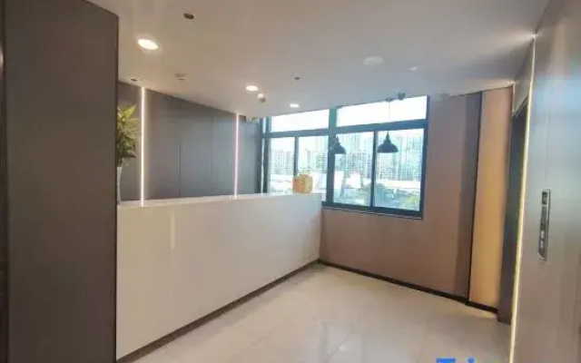 Xiaozhi Hotel (Romon Universal Park South Business District)