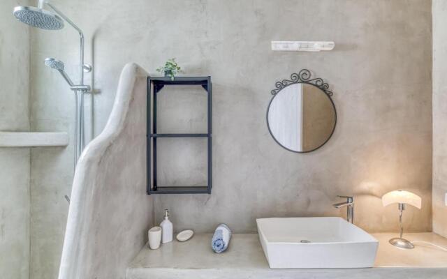 Magic 5 bdrm Villa With Swimming pool in Paros