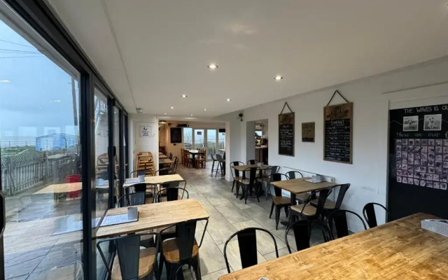 The Waves Bar Cafe B and B Hotel