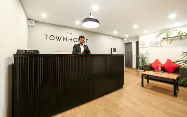 OYO Townhouse 178 Sector 52