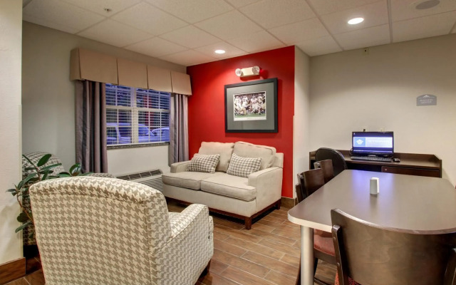 Microtel Inn & Suites by Wyndham Tuscaloosa Near University