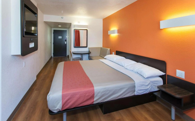 Motel 6 Los Angeles, CA - Los Angeles - LAX