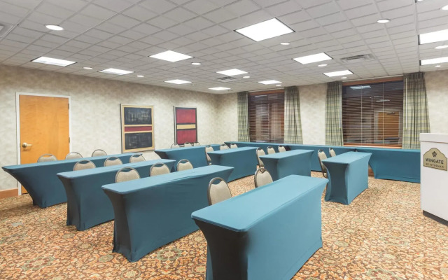 Spark by Hilton Tupelo