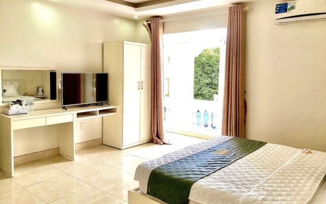 Holiday Hotel 2