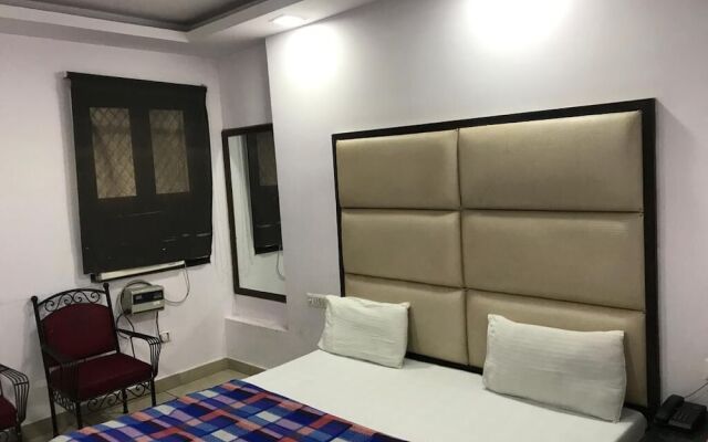 Hotel Saya Deluxe New Delhi Railway Station by ADB Rooms