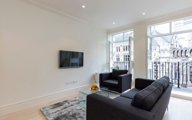 Strand Apartment