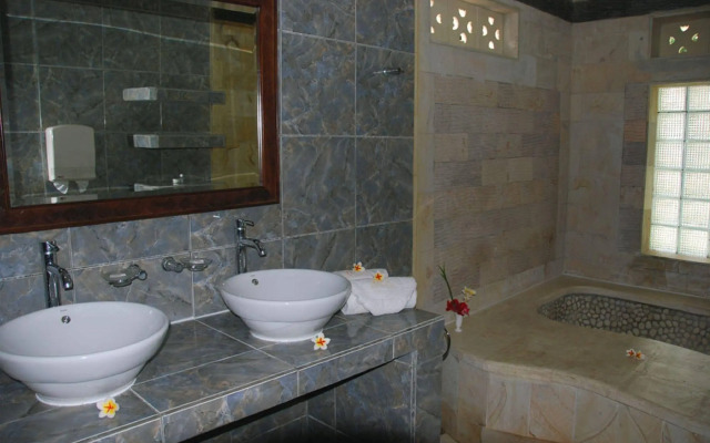 Dolphin Hotel Bali