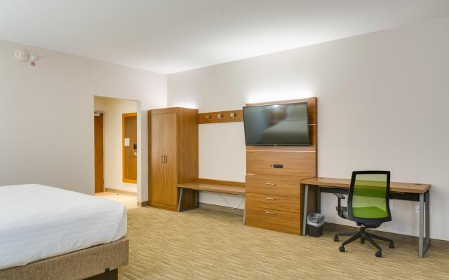 Holiday Inn Express & Suites Russellville by IHG