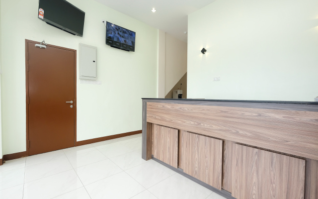 Super OYO 43935 Mancalin Hotel