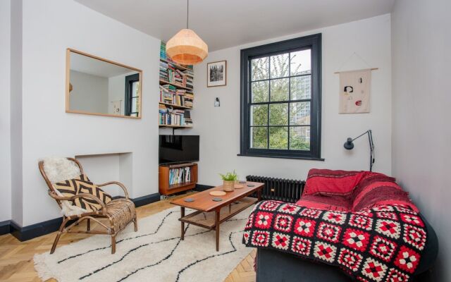 Stunning 2 Bedroom House in De Beauvoir Town