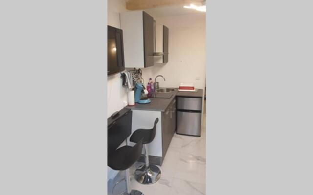 Studio Entre Vallee Colline Et Soleil Marseillais