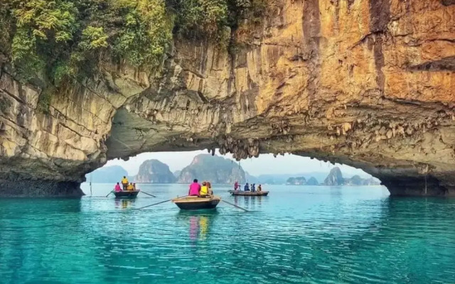 Verdure Lotus Classic Cruise on Lan Ha Bay