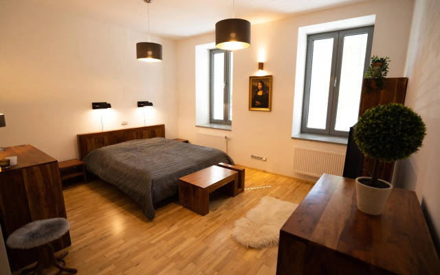 Black Field Apartment