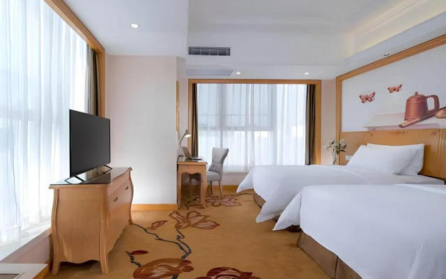 Vienna International Hotel (Yichang East Railway Station)