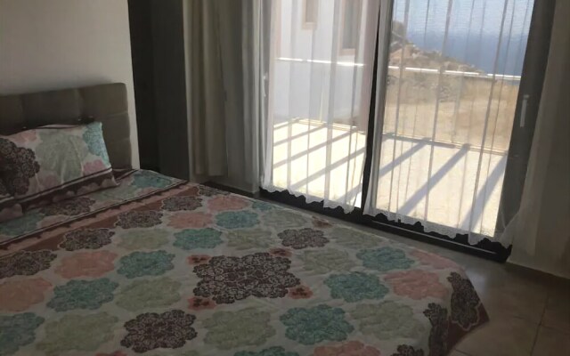 Villa with Hot Tub in Peninsula