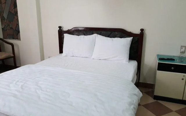 OYO 827 Bach Duong Hotel