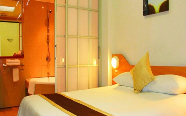 Peninsula International Hotel